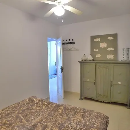 R1262 Betina Nerja